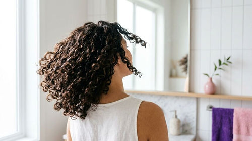 Gelatina no cabelo: saiba como usar para cachos perfeitos