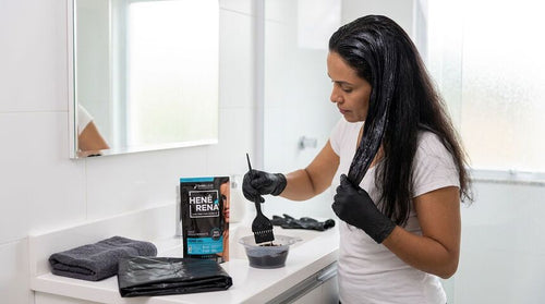 Como aplicar o Henê Rená e ter o cabelo preto dos sonhos?